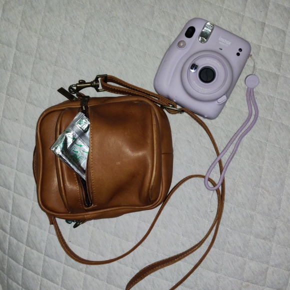 Instax, new with leather bag & fim in w extra film - Picture 2 of 8